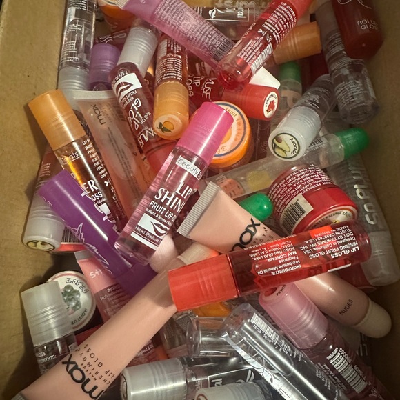 Makeup bundle - Picture 2 of 3